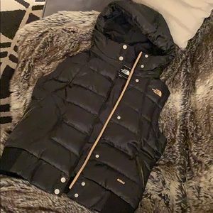 NORTH FACE WOMEN’S BLACK sleeveless jacket